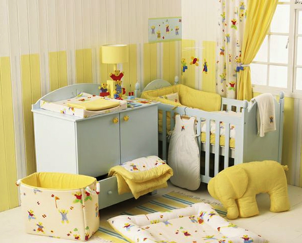 babyzimmer-tapete-hell-gelb- vorhänge in gelb und bunten nuancen