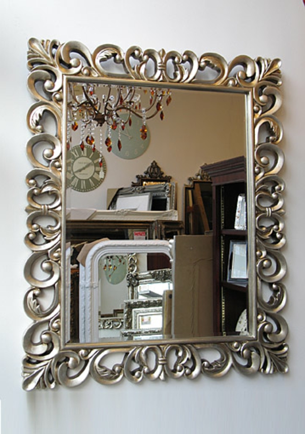 barock-spiegel-mit-silberrahmen-eleganter-look-kreativ gestaltet