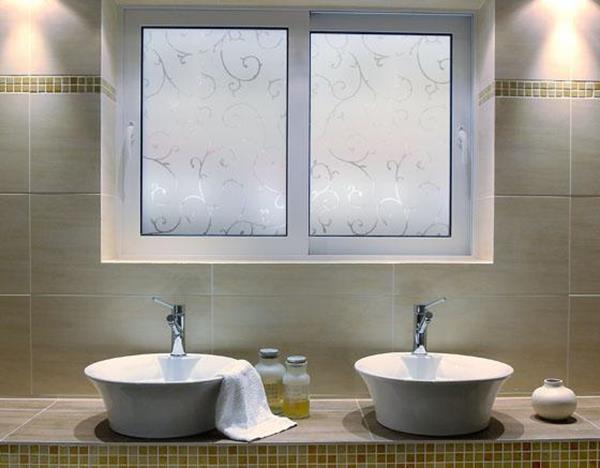 moderne-Sichtschutzfolie-für-Badezimmer-Gestaltungsidee