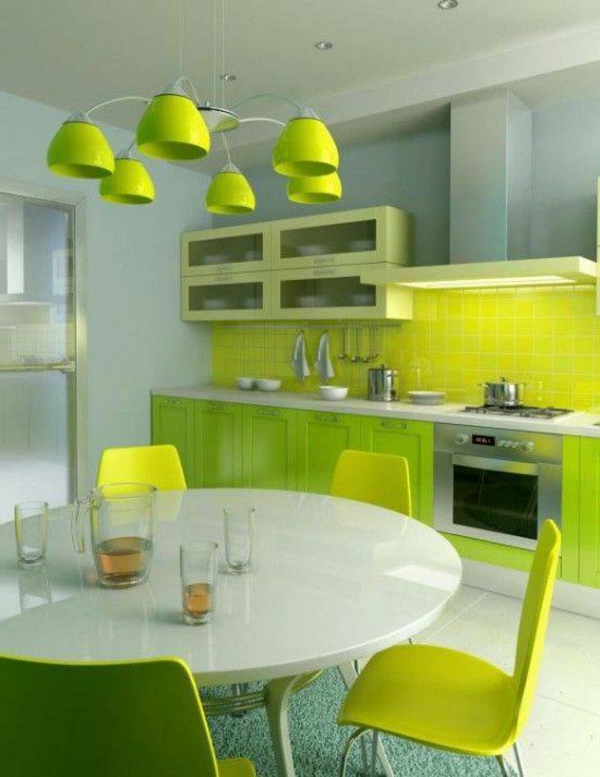 Kreative-Küchengestaltung-Limegrün-grüne-Stühle