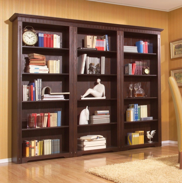 Bücherregal aus Massivholz für ein gemütliches Ambiente!