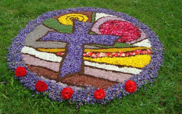 55 Modelle vom Blumenteppich für Fronleichnam! 55 Modelle vom Blumenteppich für Fronleichnam!