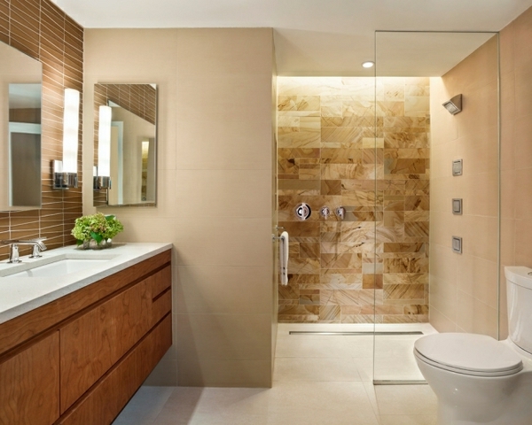 geflieste-dusche-im-interessanten-badezimmer - unterschränke aus holz