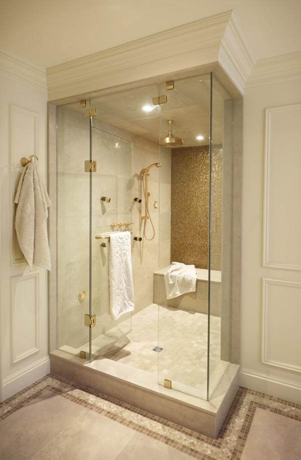 Badezimmer-Duschkabine-aus-Glas-modernes-Design-Gold