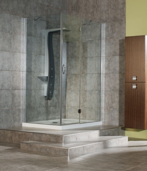 Badezimmer-mit-Dusche-mit-Kabine-aus-Glas-Design-Idee-