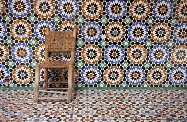 marokkanisches Design mit Fliesen
