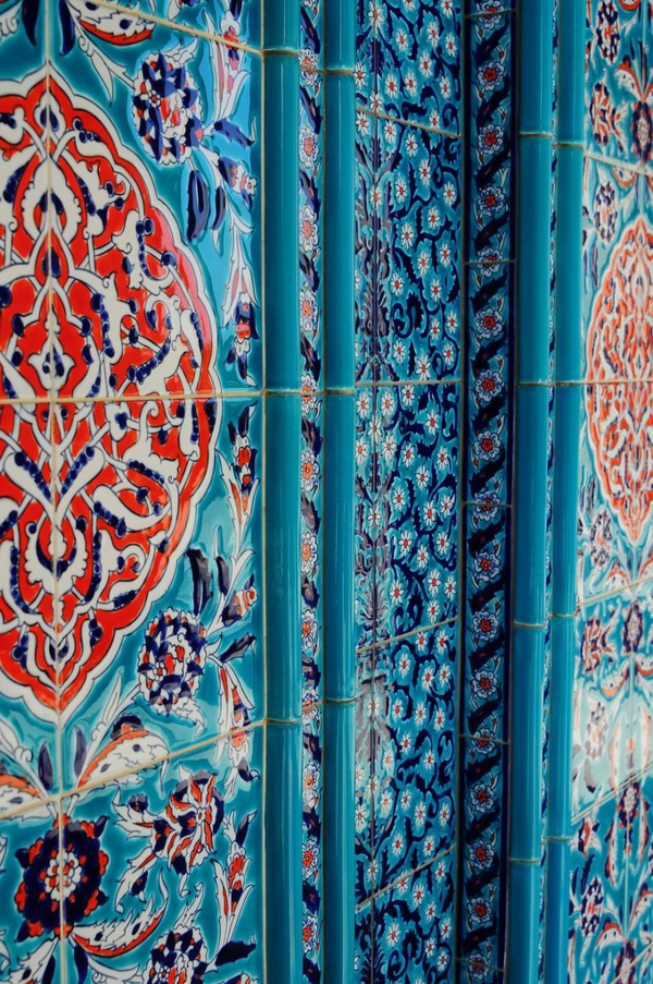 Marokkanisches-Design-Fliesen-in-Blau
