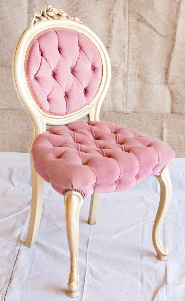 Retro-Stuhl-Schlafzimmer-in-rosa-Farbe