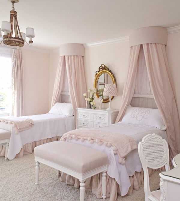Schlafzimmer-in-Rosa-helle-Nuance