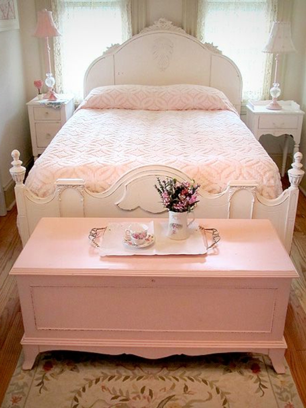 Schlafzimmer-in-rosa-Farbe-rosa-Bett