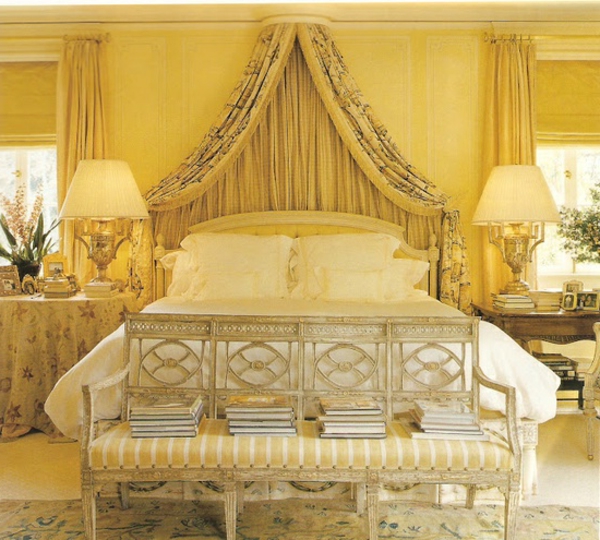 aristokratische-gelbe-farbgestaltung-im-schlafzimmer
