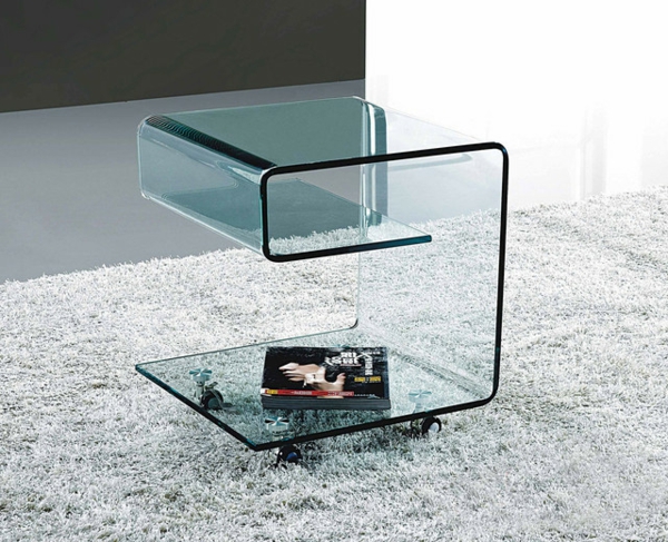 moderne-effektvolle-Beistelltische-aus-Glas
