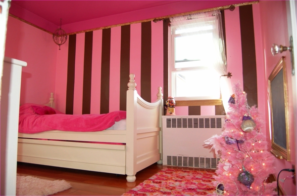 -wunderbares-Schlafzimmer-in-rosa-Farbe