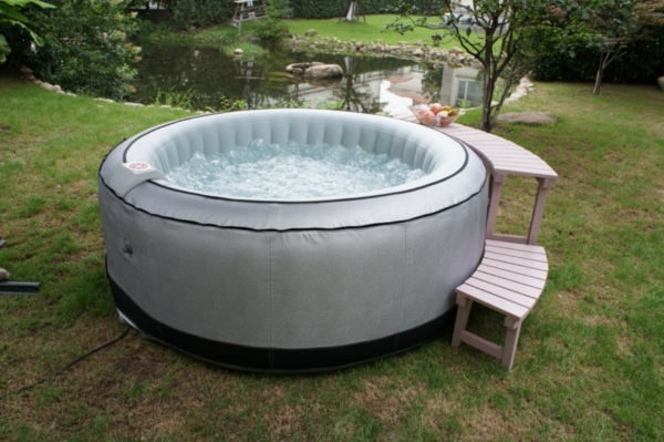 Whirlpool im Garten - 100 fantastische Modelle!