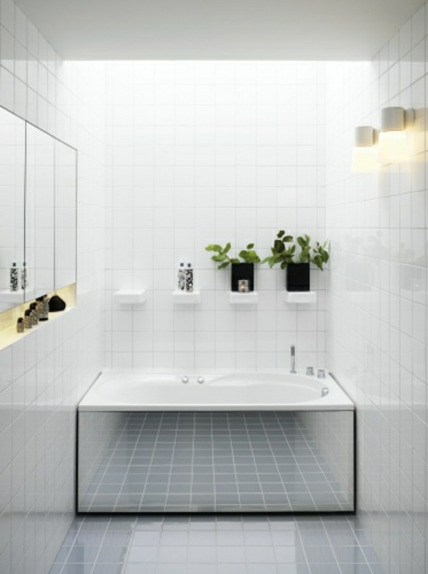 designer-badspiegel-im-weißen-bad