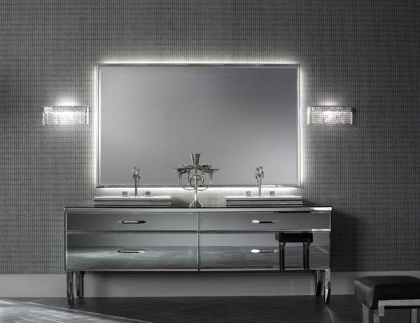 graues-badezimmer-mit-einem-designer-badspiegel