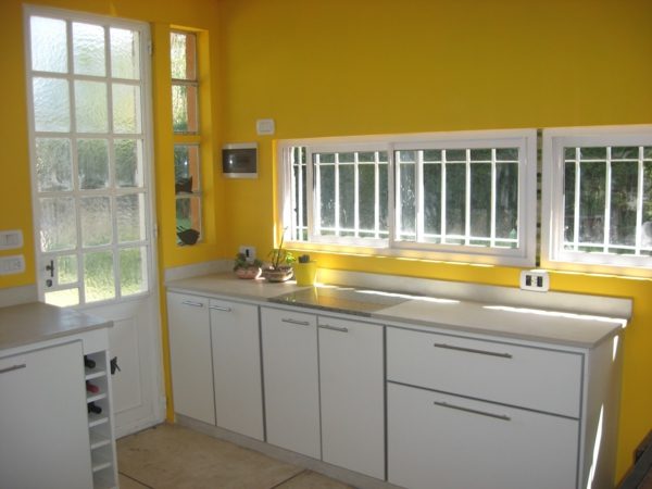 inspirierende-gelbe-küchen-wandfarbe