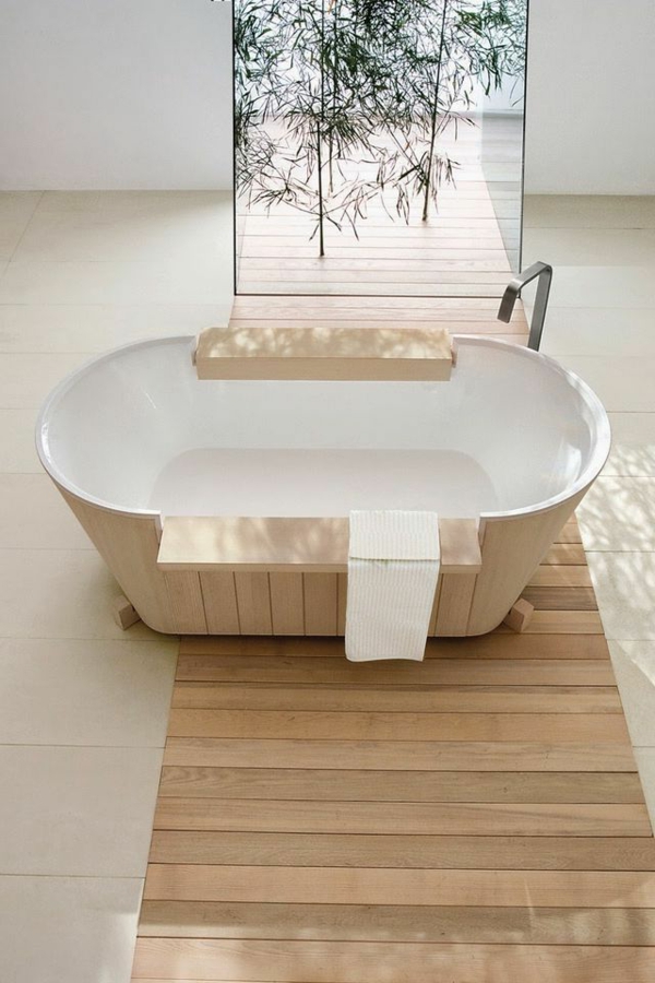 interessantes-beeindruckendes-badezimmer-mit-einem-designer-badspiegel