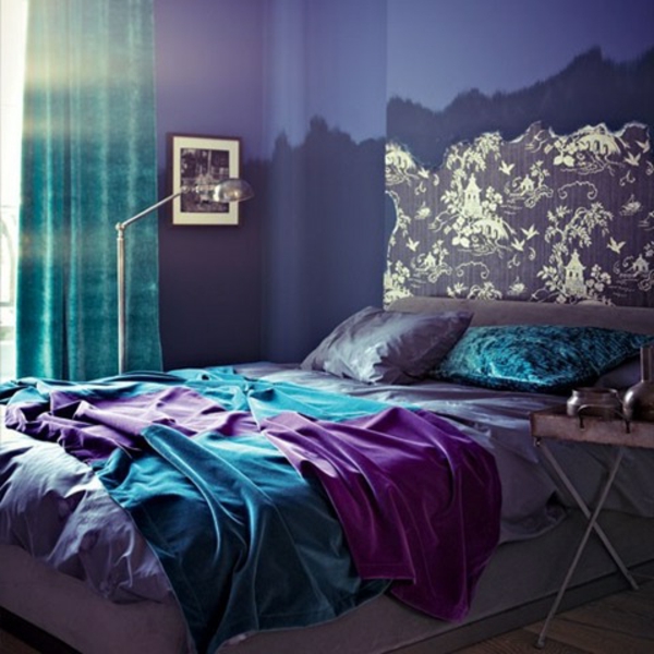 tapeten-farben-ideen-schlafzimmer-in-lila-und-blau