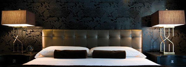tapeten-farben-ideen-ultramodernes-schwarzes-schlafzimmer