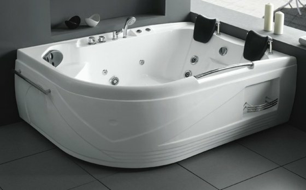 kleine-eingebaute-badewanne-super-modern