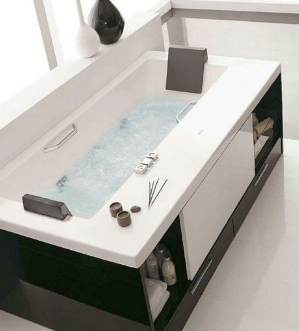 moderne-kleine-eingebaute-badewanne