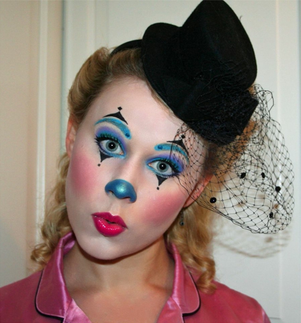 clownschminken - lustiges aussehen einer frau mit einem lustigen gesicht