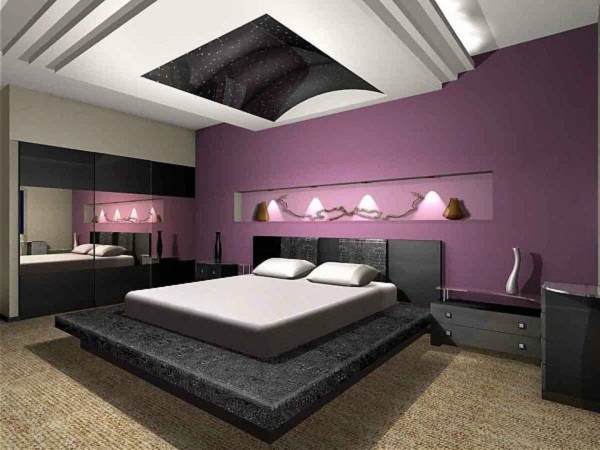 schönes schlafzimmer mit lila wand und einem coolen bett
