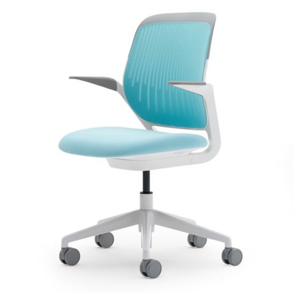 ergonomischer-Drehstuhl-deisgn-idee-hellblaue-farbe