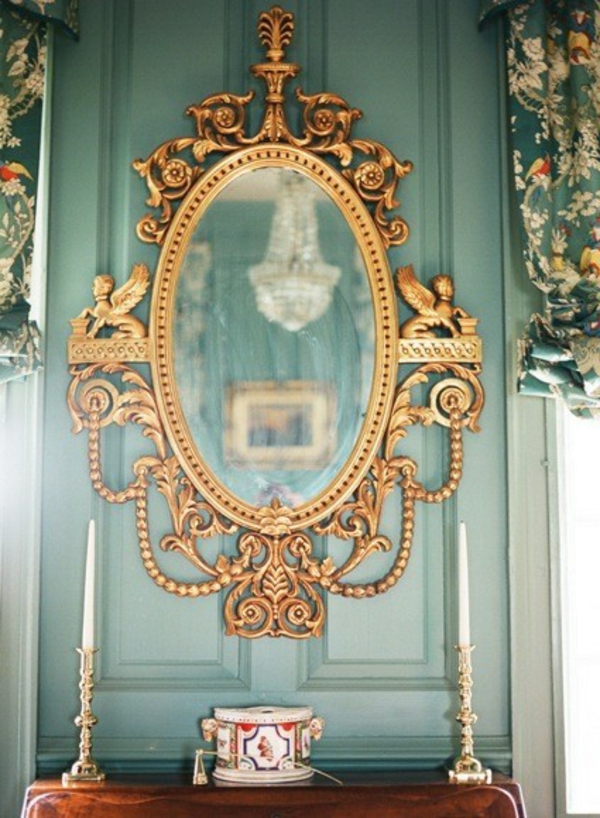 barockspiegel -  ovale form und interessante ornamenten