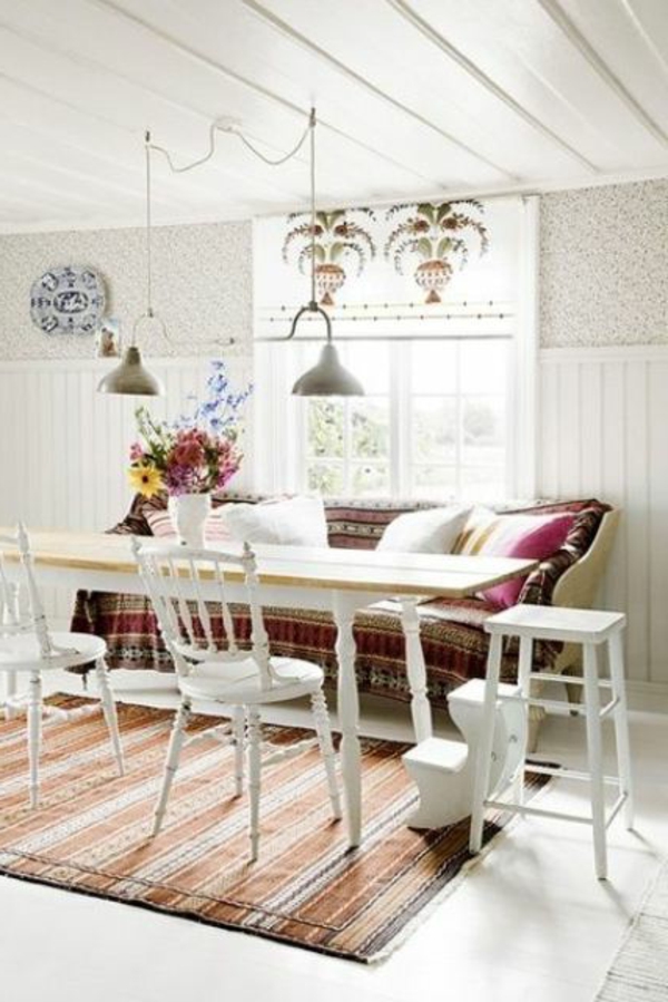 modernes-und-attraktives-esszimmer-sofa-originelles-design-in-hellen-farben