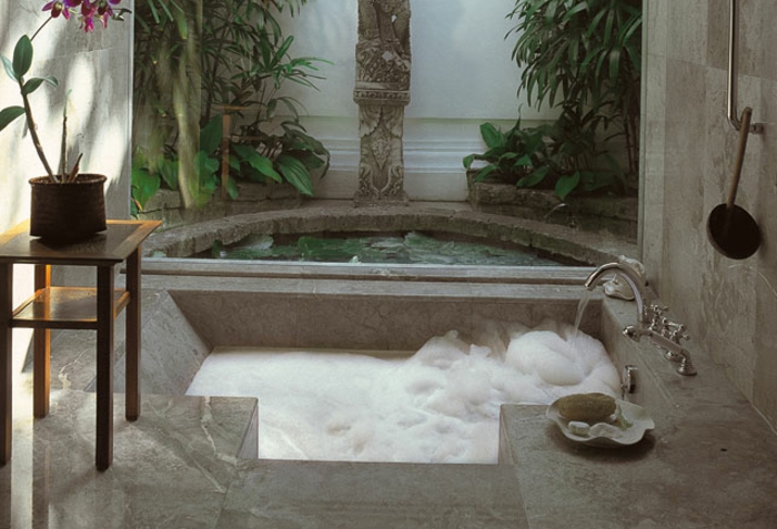 eingelassene-badewanne-modernes-aussehen