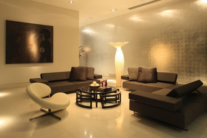 luxus-wohnzimmer-interessante-gestaltung-braune-sofas