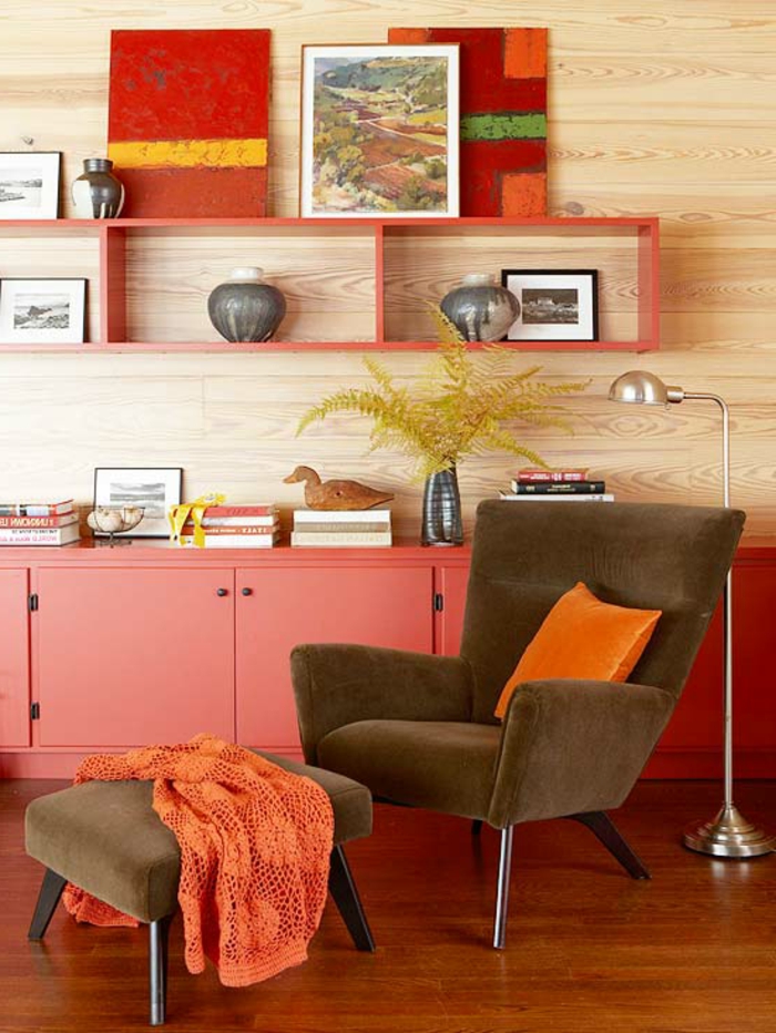retro-wohnzimmer-schöne-dekoartikel-an-der-wand - deko vintage