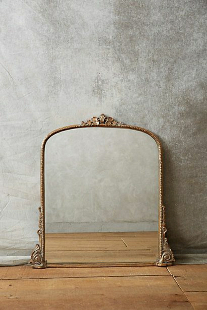 goldener-Spiegel-Rahmen-vintage-aristokratisch-simpel