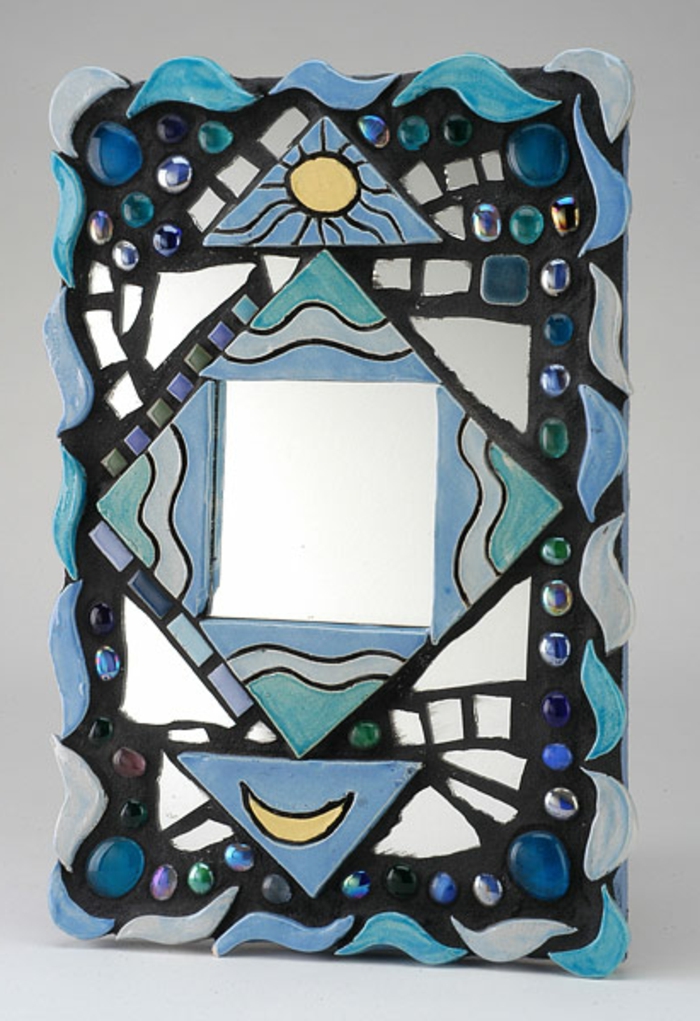 mosaik-spiegel-blaues-modell-super-gestaltung