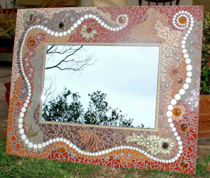 mosaik-spiegel-sehr-interessant-ausgestattet