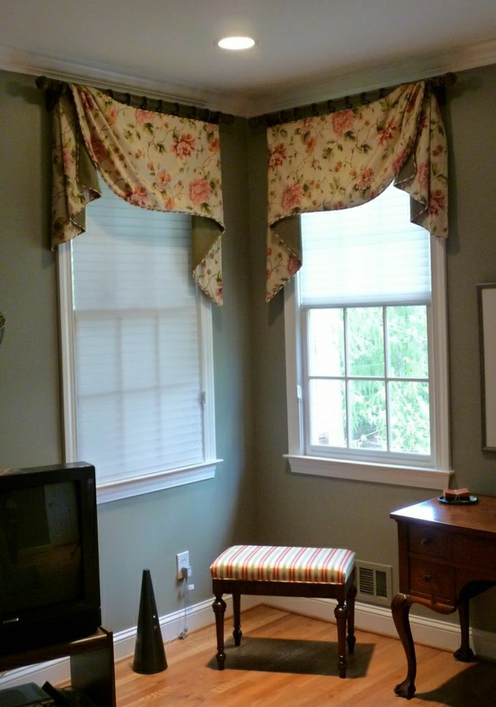 elegante-Gardinen-kleine-Fenster-aristokratisches-Interieur
