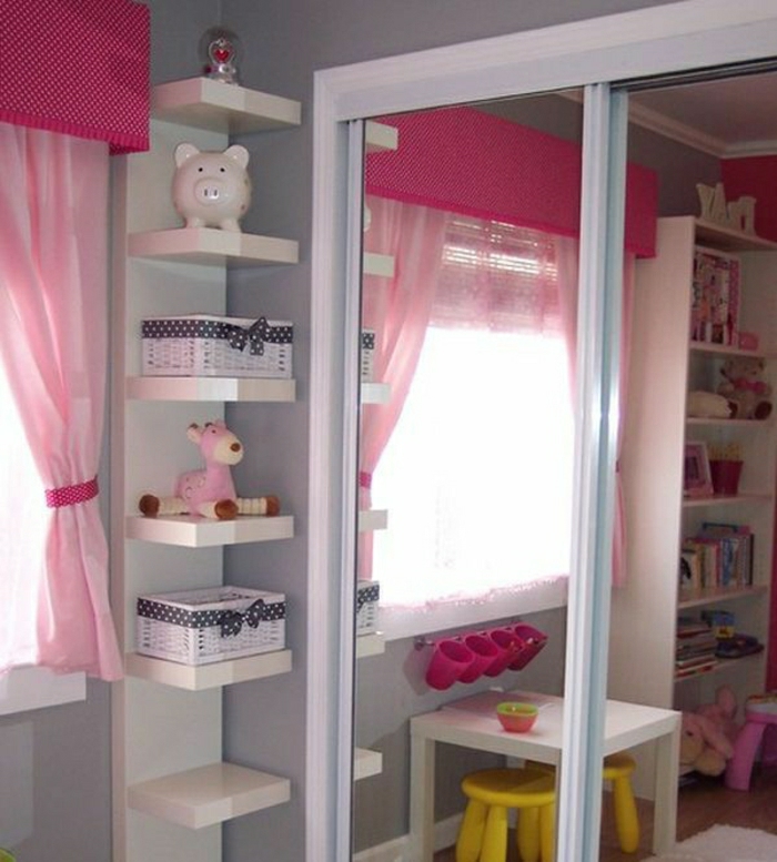 rosa-Gardinen-kleines-Fenster-Kinderzimmer