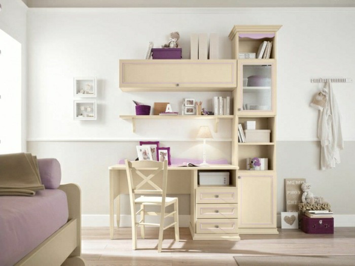Schreibtisch-mit-Regal-Pastellfarben-creme-rosa-Elemente-Schubladen-rosa-Sofa