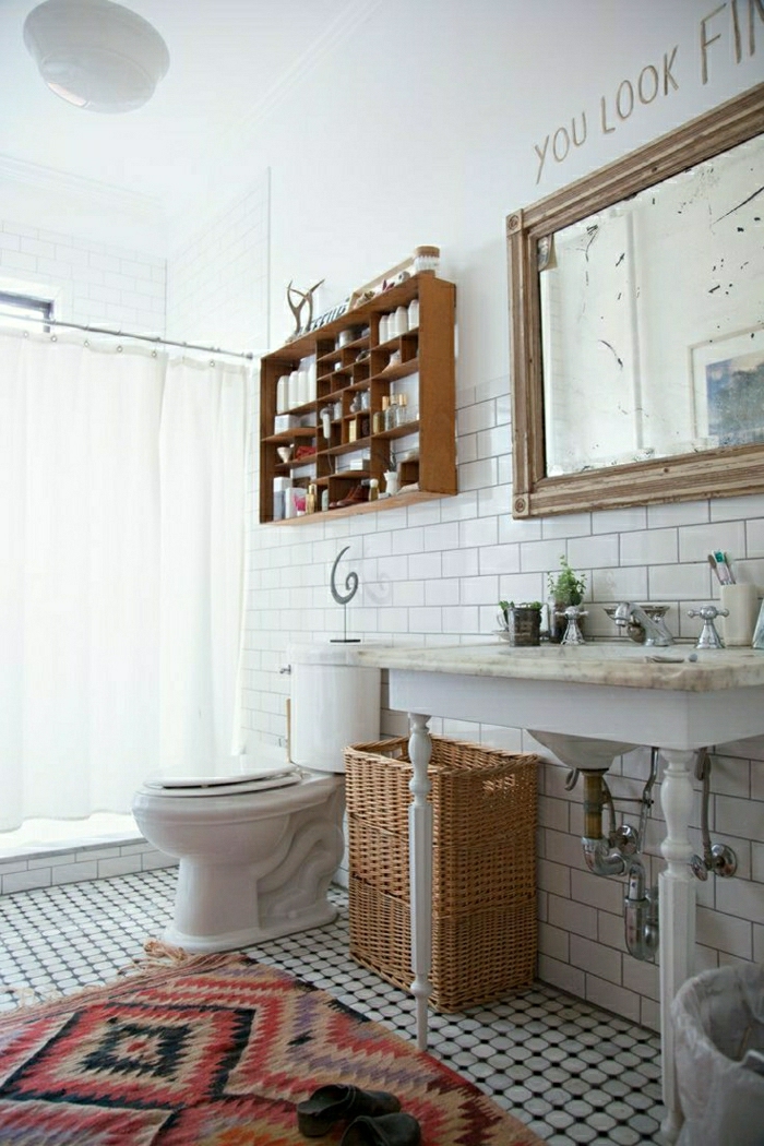 Teppich-Badezimmer-mit-rot-weiß-Kachel-Badewanne-resized