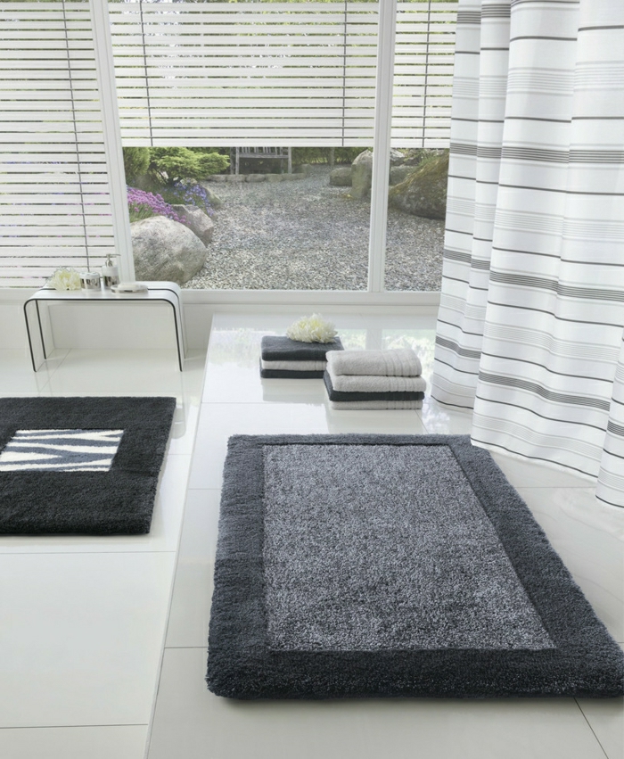 Zubehör-Bad-Wanne-Teppich-grau-for-Badewanne-mit-großen-Fenstern
