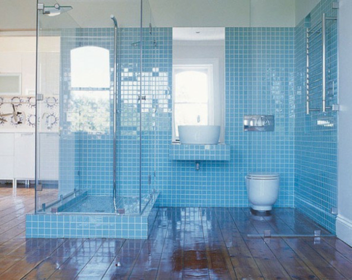 badezimmer-mit-mosaik-blaues-design