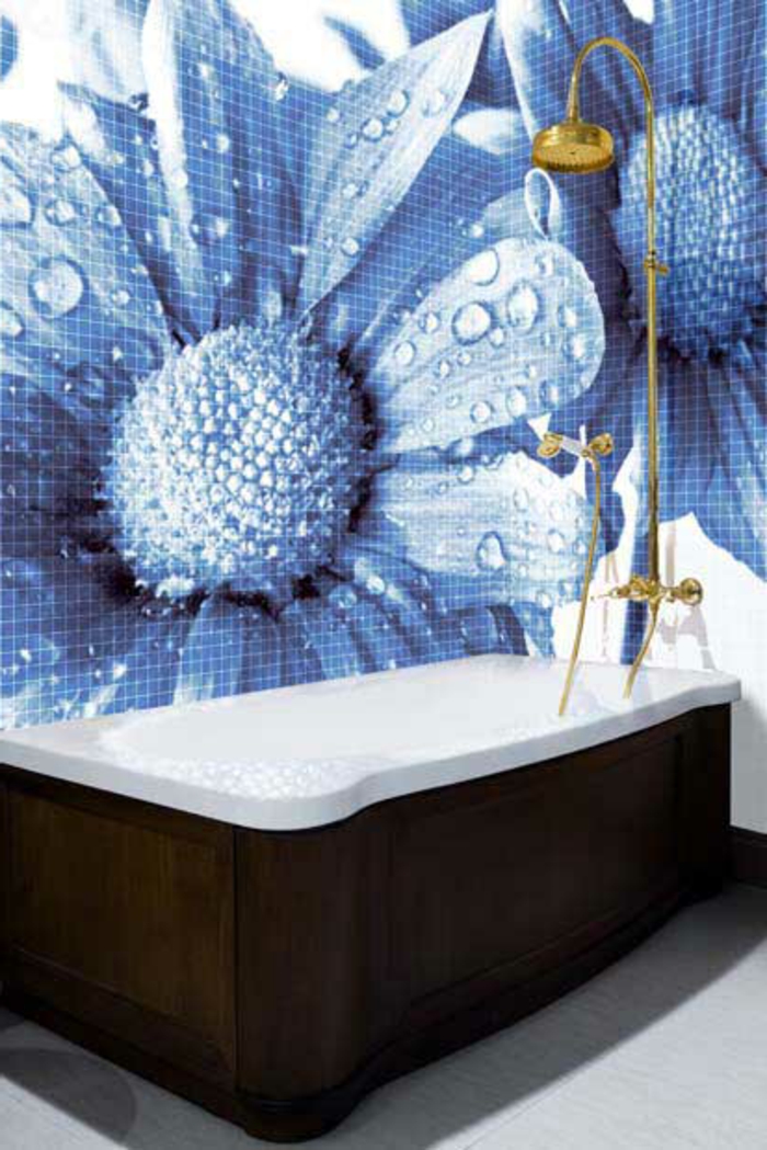 badezimmer-mit-mosaik-floralmotive-ganz-interessant