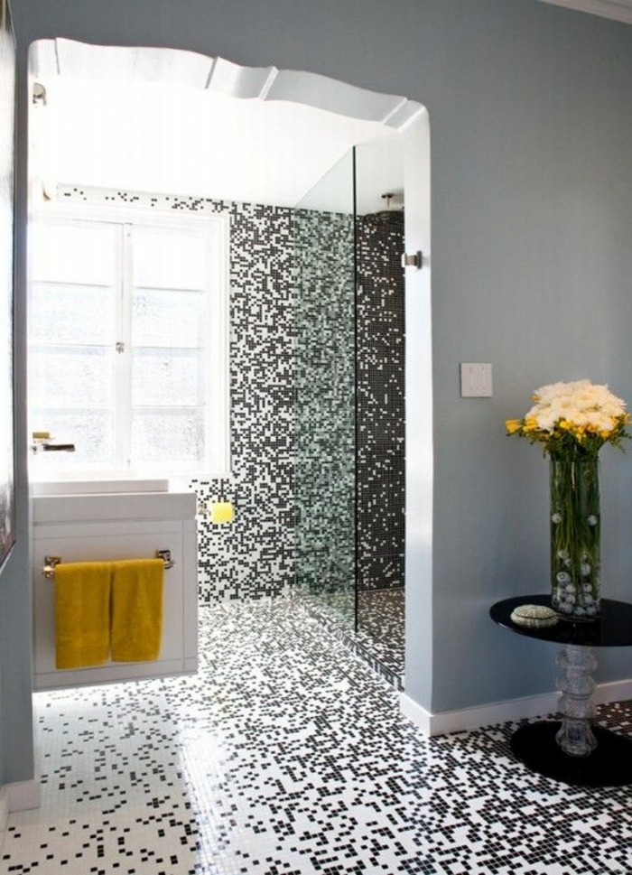 badezimmer-mit-mosaik-grau-und-gelb-kombinieren