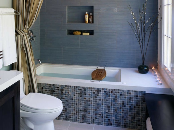 badezimmer-mit-mosaik-interessante-badewanne