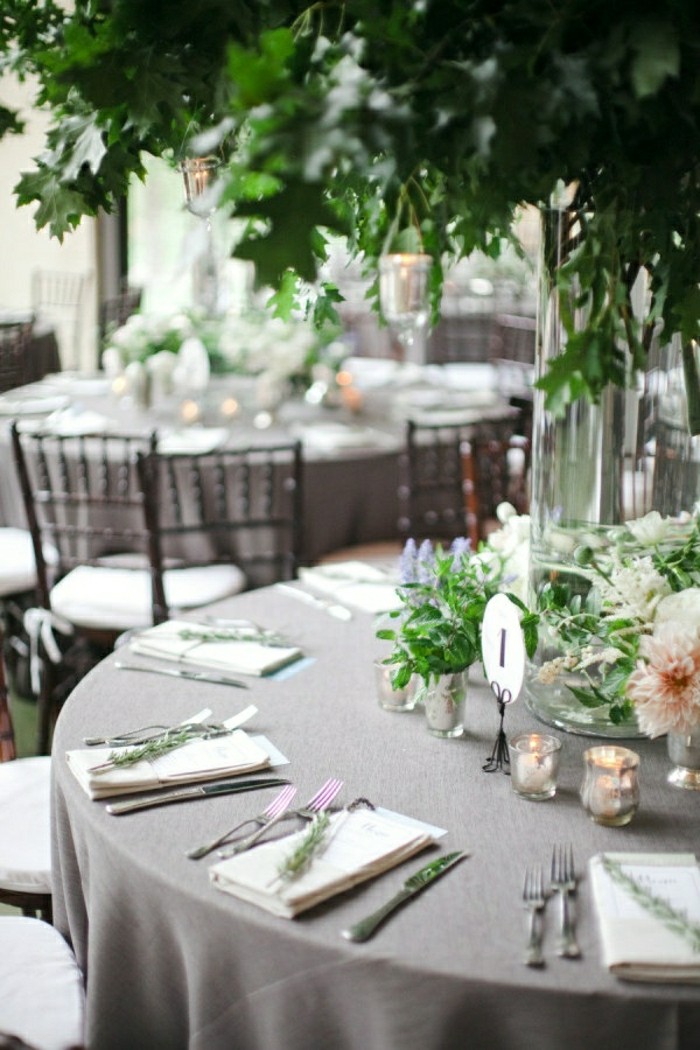 graue-Tischdecke-Leinen-Hochzeit-Tischdeko-elegant-stilvoll