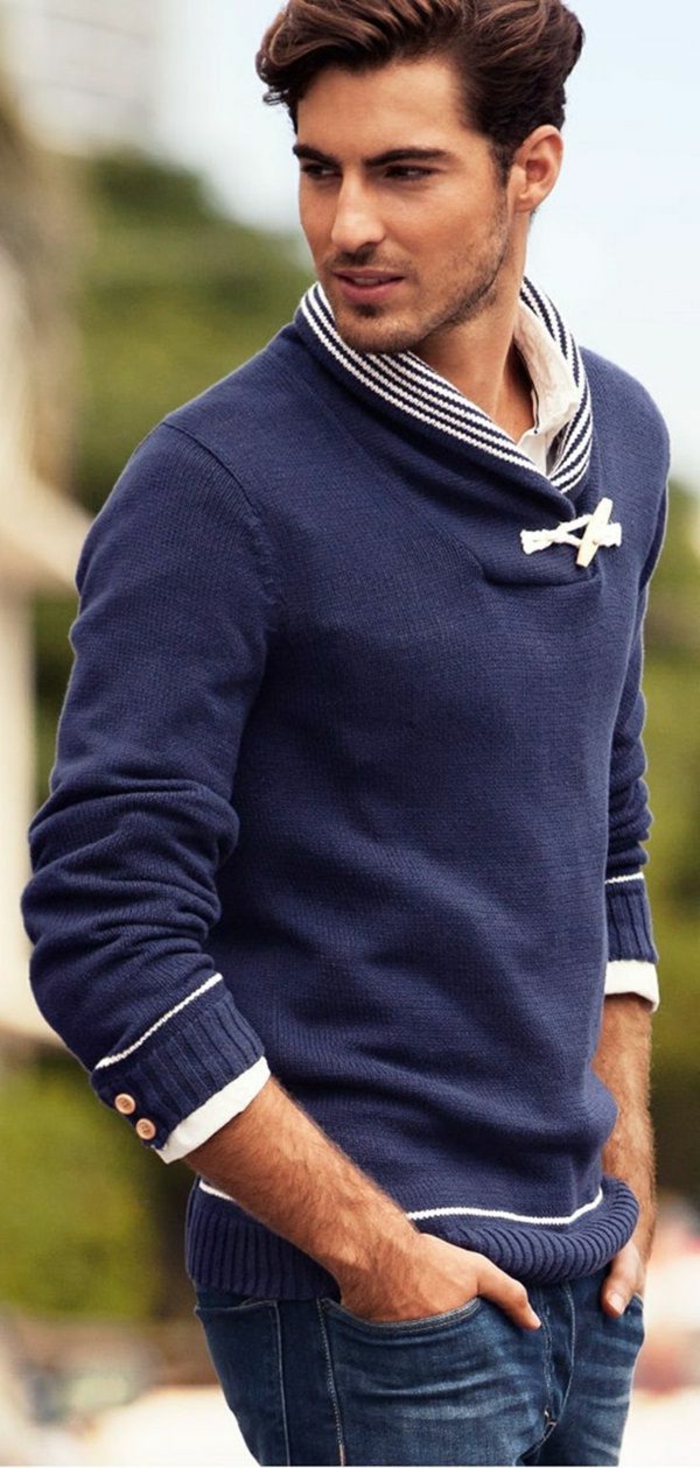 Herren-Pullover-blau-weiße-Akzente-50er-Mode