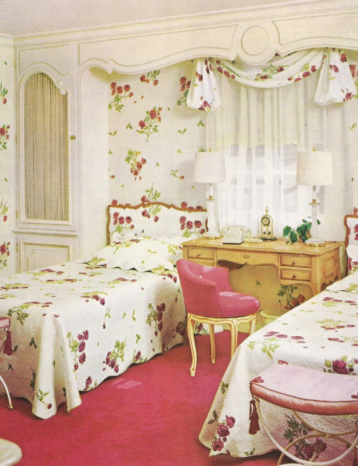 Schlafzimmer-Bettwäsche-Gardinen-Tapeten-vintage-Stil-gleiches-Muster