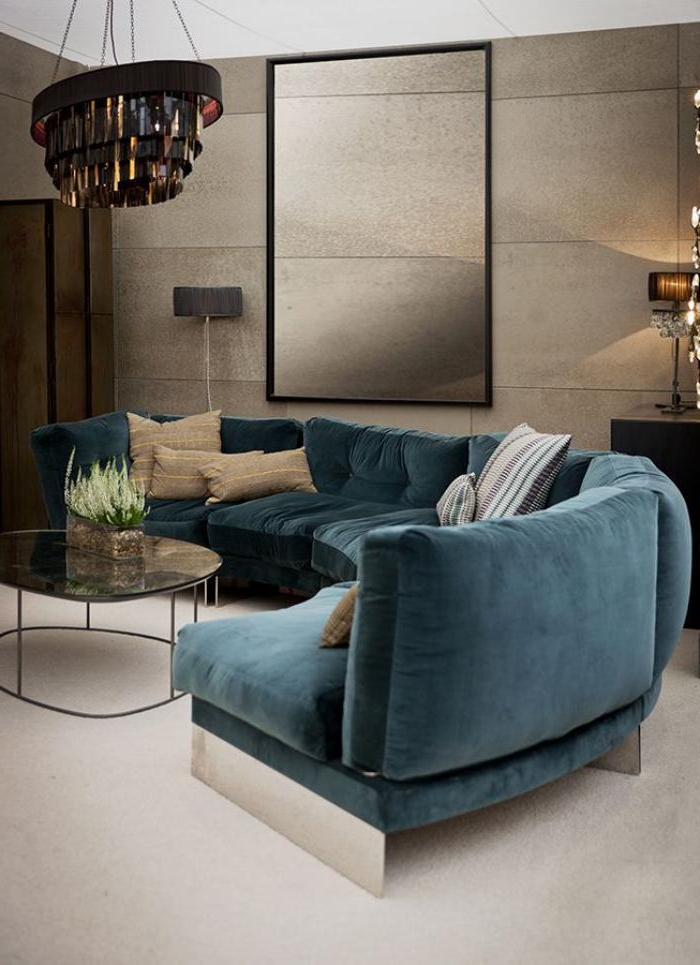halbrundes-Sofa-xxl-couch-blau-Samt-elegantes-Wohnzimmer-Interieur